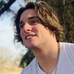 Meet your Posher, Dominic